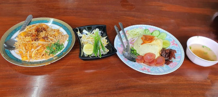 ผัดไทยกุ้งสด บ้านปากบาง drink