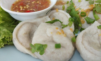 เฮียโหน่งเป็ดย่าง ก๋วยเตี๋ยวหมูต้มยำสูตรโบราณ food