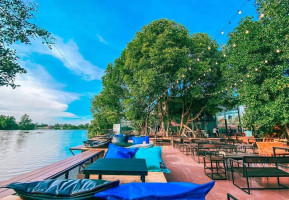 เรือนชายน้ำ Cafe outside