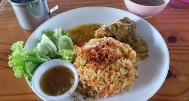 ครัวไม้หอม-halal Food food