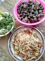 ส้มตำชานชาลา food