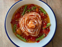 ส้มตำชานชาลา food