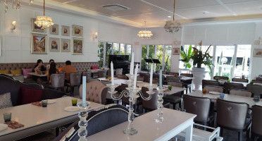 Chaan De Cafe inside