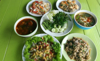 Lhung Lam Nuea food