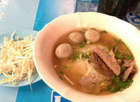 ร้านก๋วยเตี๋ยวภูกามยาว food