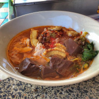 ร้าน​ก๋วยเตี๋ยว​ ป้าน่อย​ลุง​พวง​ food