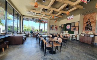 Burger King Esso Wangnoi inside