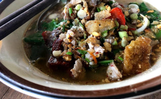 ก๋วยเตี๋ยวร้านโกวฮวย food