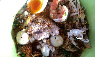 เจ๊เริญ ก๋วยเตี๋ยวหมู เย็นตาโฟ ข้าวต้มปลา ข้าวแห้งบ้านบึง food