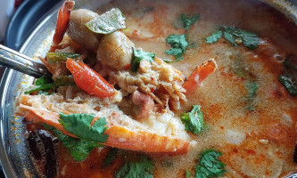 Moken Seafood food