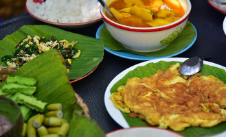 Rim Klong Chai Ca food