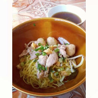 ก๋วยเตี๋ยวบ้านป้าน้อย food