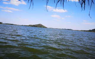 ร้านอาหารแป้งร่ำ อ่างซับเหล็กลพบุรี