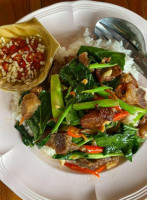 Song Pee Nong Kitchen food