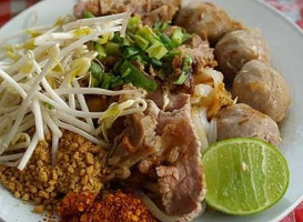 ร้าน ก๋วยเตี๋ยวแก้ว (keaw Noodle) food