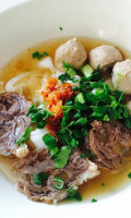 ร้าน ก๋วยเตี๋ยวแก้ว (keaw Noodle) food