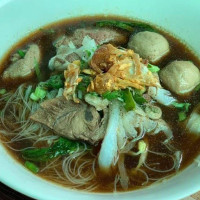 เวียงสา ก๋วยเตี๋ยวเนื้อตุ๋นเครื่องใน สดอร่อย food