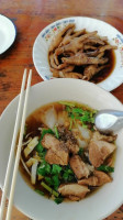 ก๋วยเตี๋ยวชายทุ่งเพชรบูรณ์ food