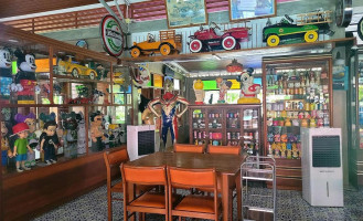 ร้านครัวใบไม้ inside