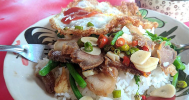 ร้านก๋วยเตี๋ยวยูนาน food