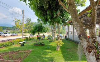 เติมเต็มคาเฟ่ แคมป์ปิ้ง By สวนเขาจุก Suan Khao Jook outside