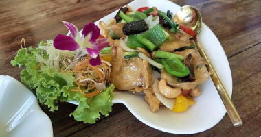 ร้านอาหารบ้านเอญ่า (baan-aaya Coffee And food