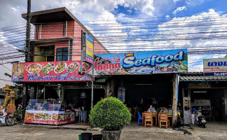 Mister Kosak Seafood outside