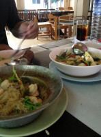 ร้านชายเล หาดเจ้าสำราญ food