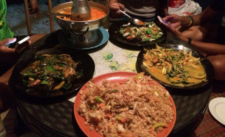 ร้านชายเล หาดเจ้าสำราญ food