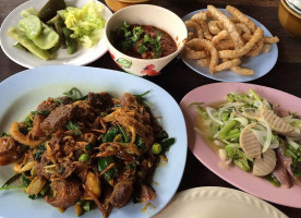 Khrua Duang Somphong food