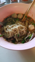 ร้านก๋วยเตี๋ยวพรศรี เลิศรส food