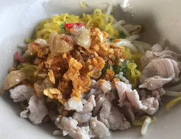 กู๋ระ ก๋วยเตี๋ยวหมูต้มยำ food