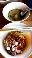 กู๋ระ ก๋วยเตี๋ยวหมูต้มยำ drink