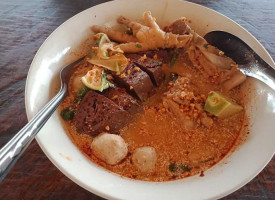 ร้านก๋วยเตี๋ยวเรือ ไก่ อาหารตามสั่ง food