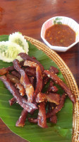 แซ่บละเบ๋อ ลาบสกล Zaab Laber Larb Sakon food