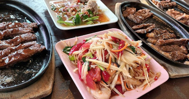 เตาถ่าน โคขุนโพนยางคำ สกลนคร Pon Yang Kham Grill food