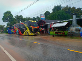 ร้านอาหารวีอาร์ปลาเผา outside