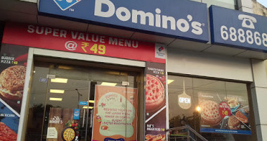 Domino's Pizza outside