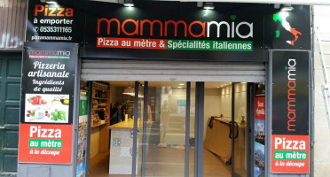 La Pino'z Pizza outside