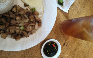 Taps Mix Resto Laurel food