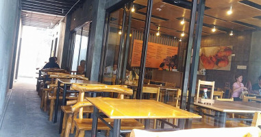 Taps Mix Resto Laurel outside