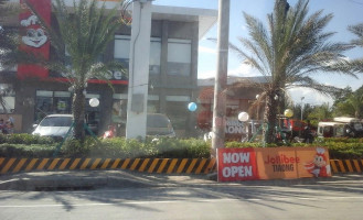 Jollibee Tiaong Highway outside