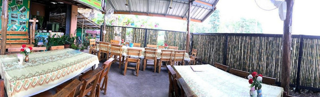 ร้านอาหารต้นกล้วย inside