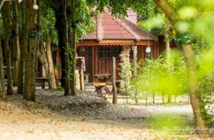 ต้นตอพอเพียงรีสอร์ท outside
