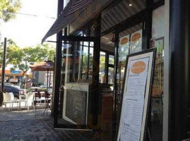 Enmore Delicious Roll outside