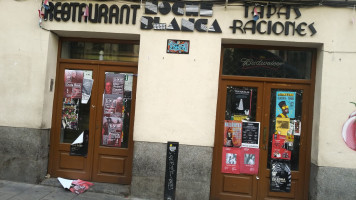 Yknot Bistro outside
