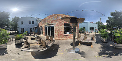 Crust Gourmet Pizza Bar outside