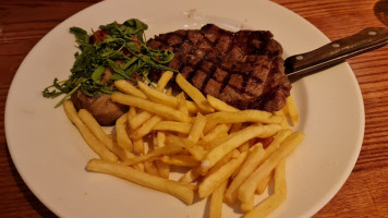 Inspektor Salai food