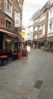 Umbertos Cuisine outside