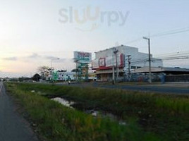Lung Ja Seafood outside